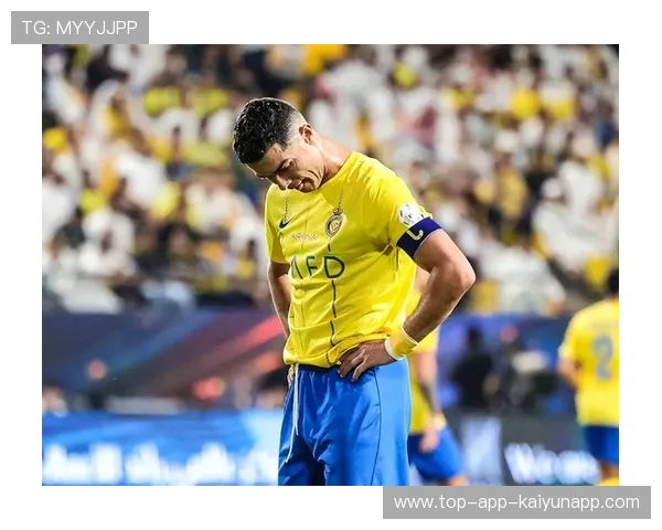 C罗背身控球柔软极致：足球场上的艺术之作