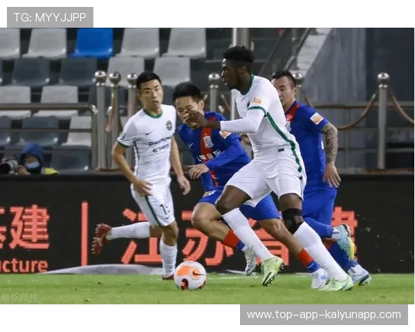 上海海港艰难争夺亚冠资格，实力能否突破瓶颈